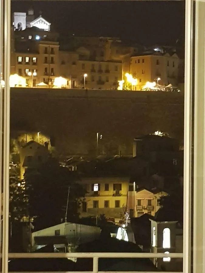 Red Moon Daire Cagliari 0*,  İtalya